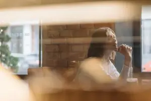 Anxiété après 40 ans : hormones et émotions — que faire ?